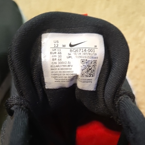 Nike Black and Red Athletic Shoes - Picture 3 of 7